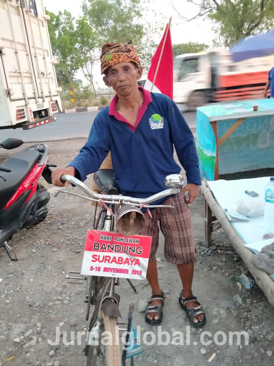 Menyambut Hari Pahlawan Naik Sepeda Ontel Bandung - Surabaya